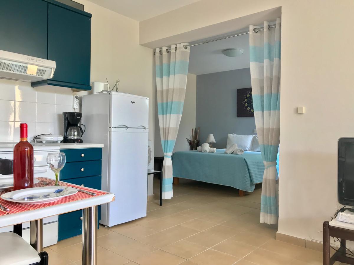 Manto On The Beach Apartments Барбаті Екстер'єр фото